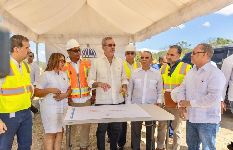 Abinader inaugura carretera en Comendador con inversión de 120 mil millones de pesos