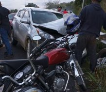Denuncian constantes accidentes por falta de mantenimiento de la carretera Yamasá-Villa Mella