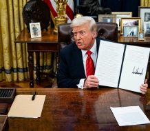 Trump busca ampliar los poderes presidenciales en disputa con la Justicia de EE.UU.