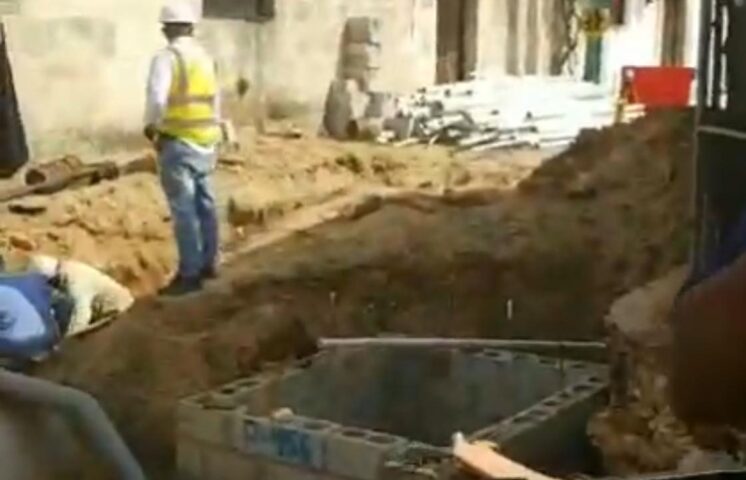 Autoridades reparan avería para restablecer agua en la calle Padre Billini, Zona Colonial