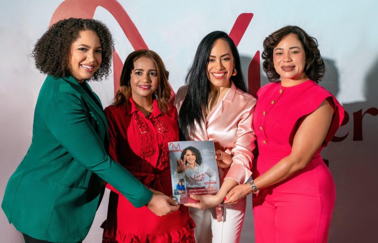 Lanzan primera edición de la revista Mujer Santo Domingo Este
