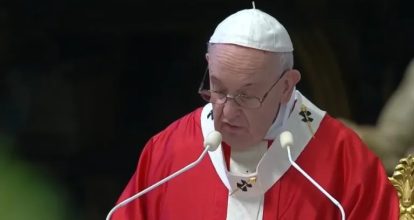 Papa Francisco sigue en «estado crítico» y pasó una «buena noche»
