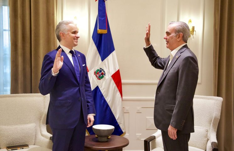Abinader juramenta como nuevos ministros de Obras Públicas y de Educación a Eduardo Estrella y Luis Miguel De Camps