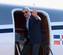 Abinader sale a Uruguay para asistir a toma de posesión de Yamandú Orsi