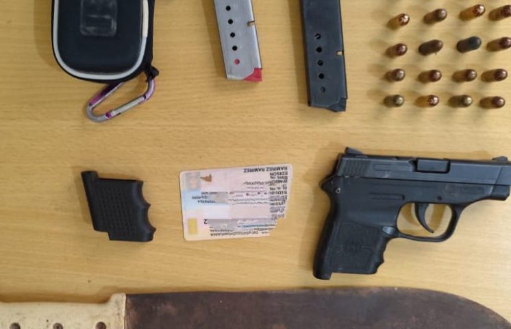Detienen a hombre con arma ilegal en Barahona