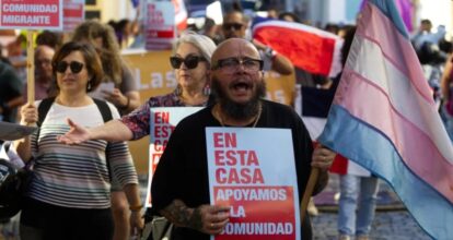 Decenas de personas protestan en Puerto Rico contra la política migratoria de Trump