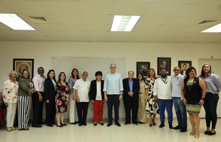 Luis Miguel De Camps sostiene encuentro con el Foro Socioeducativo