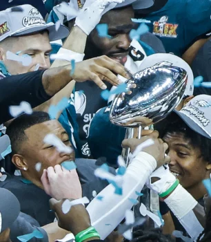 Los Eagles aplastan a los Chiefs y suman su segundo Super Bowl