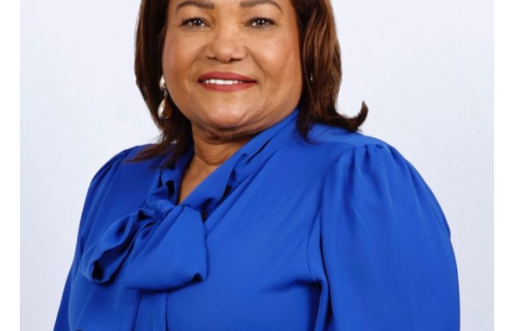 Presidenta del Frente de Mujeres del PRM acompaña al presidente de la República en acto inaugural