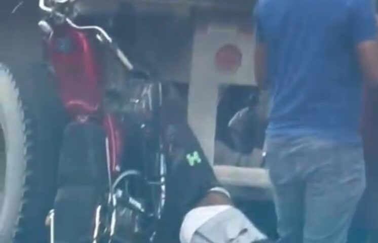 Motorista pierde la vida al ser aplastado por una patana en la 6