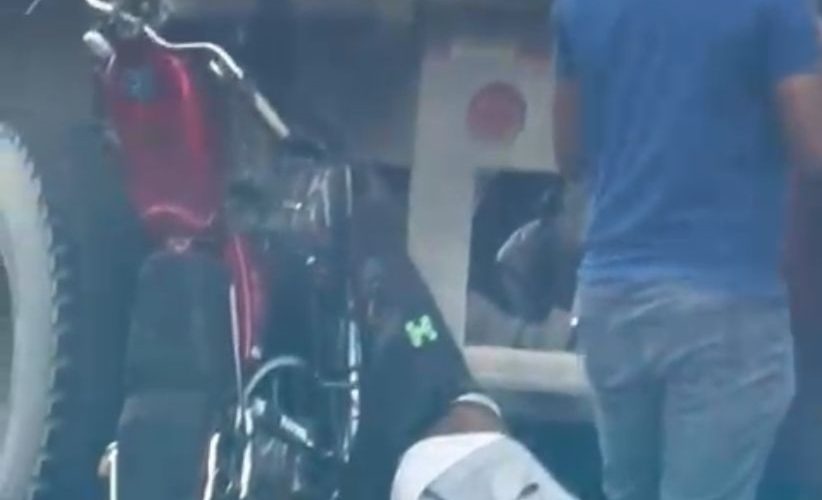 Motorista pierde la vida al ser aplastado por una patana en la 6