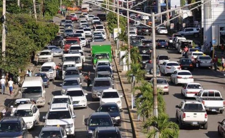 El caos del tránsito en Santo Domingo: Una crisis sin soluciones que paraliza la capital