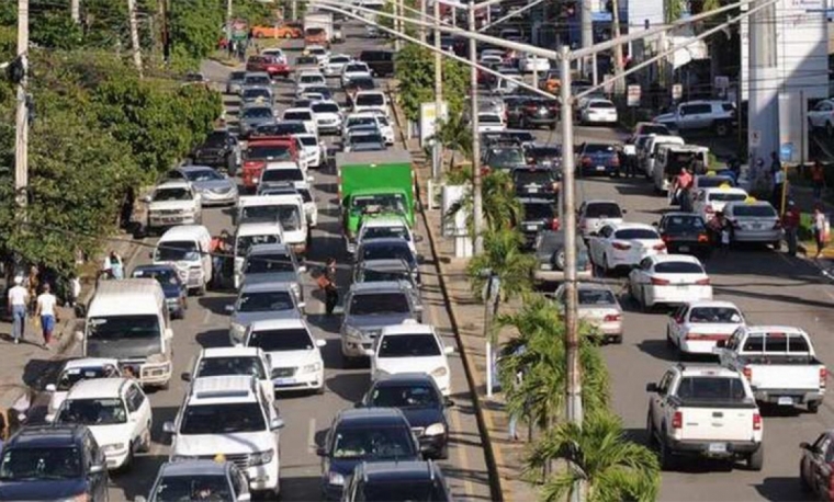 El caos del tránsito en Santo Domingo: Una crisis sin soluciones que paraliza la capital