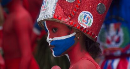Lluvia bendice desfile de Carnaval en Santo Domingo Norte 2025