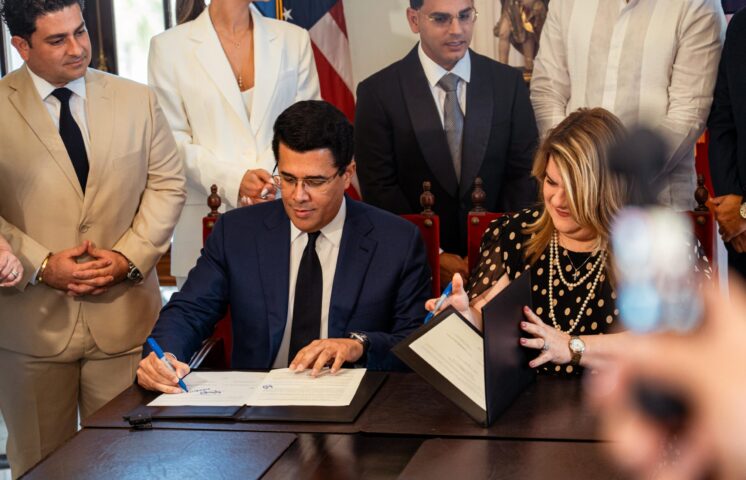 Puerto Rico y RD firman acuerdo para impulsar el turismo multidestino