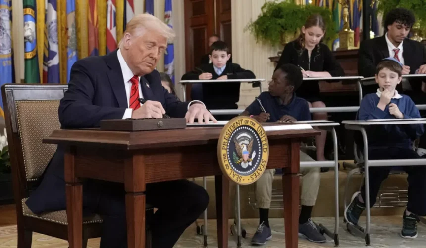Trump firma orden para desmantelar Departamento de Educación 