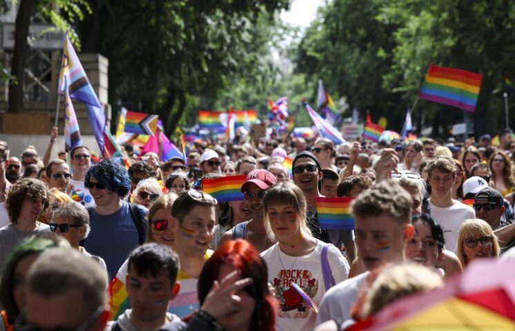 Hungría aprueba ley que prohíbe el desfile de Orgullo LGTBI 