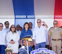Abinader encabeza desfile por el 181 aniversario de la Batalla del 30 de Marzo en Santiago