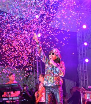 La plataforma Super Turicarnaval dedicada a José Ignacio Paliza en el cierre del carnaval de Puerto Plata