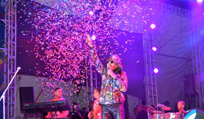 La plataforma Super Turicarnaval dedicada a José Ignacio Paliza en el cierre del carnaval de Puerto Plata