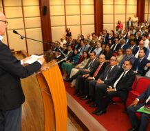 Francisco Domínguez Brito pone en circulación su libro “Los Motivos del Lobo y el Cambio Climático”.