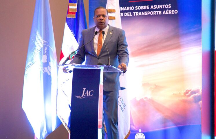 Eddy Alcántara resalta rol de Pro Consumidor en defensa de pasajeros aéreos