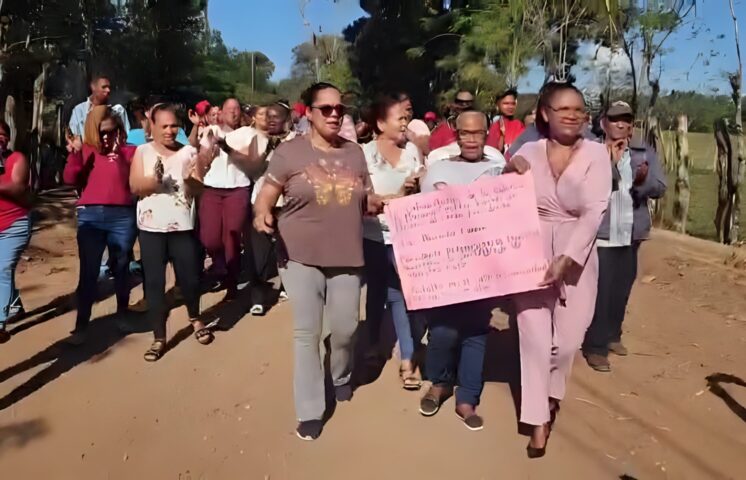 Residentes de Restauración exigen callesde sus calles