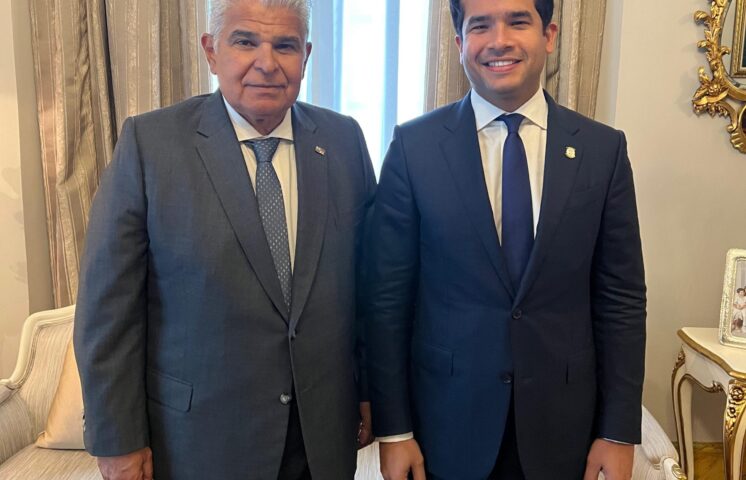 Omar Fernández dialoga con presidente de Panamá