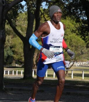 Nelson Yan hace historia al completar los 7 maratones