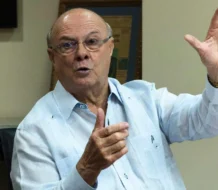 Hipólito replica a Danilo: los gobiernos del PLD no solucionaron los apagones