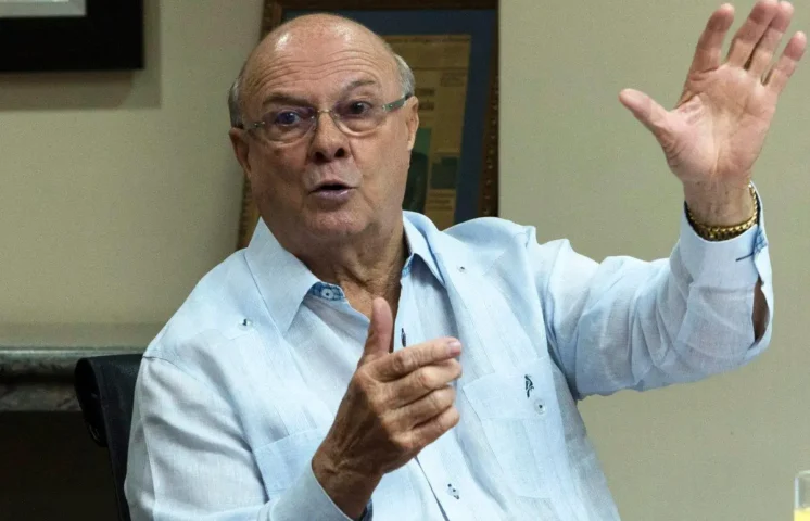Hipólito replica a Danilo: los gobiernos del PLD no solucionaron los apagones