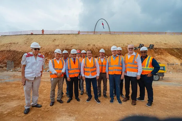 Paliza y ministro de Obras Pública supervisan avances en obras viales en Plaza de la Bandera e Isabel Aguiar