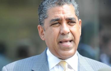 “Actúa más como un Rey que como un presidente”: respuesta de Adriano Espaillat al discurso de Trump