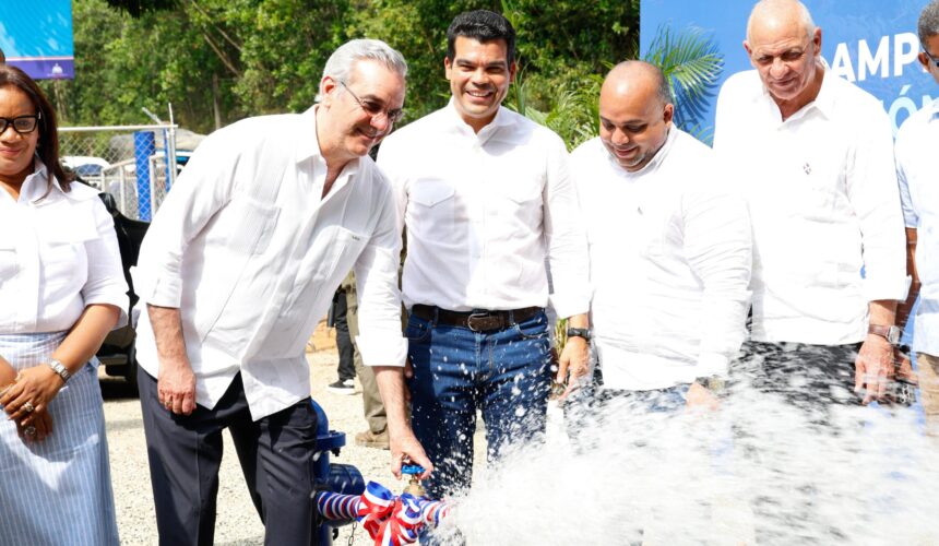 Luis Abinader y Wellington Arnaud, inauguran la ampliación del acueducto Maimón, en Monseñor Nouel