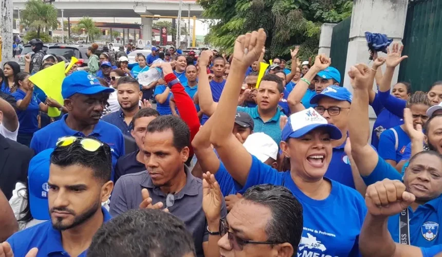 ADP en Duarte y Hermanas Mirabal anuncia paro indefinido tras agresión policial a maestros