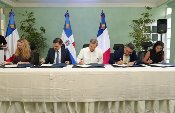 RD y Francia fortalecen la cooperación en educación, clima y salud 