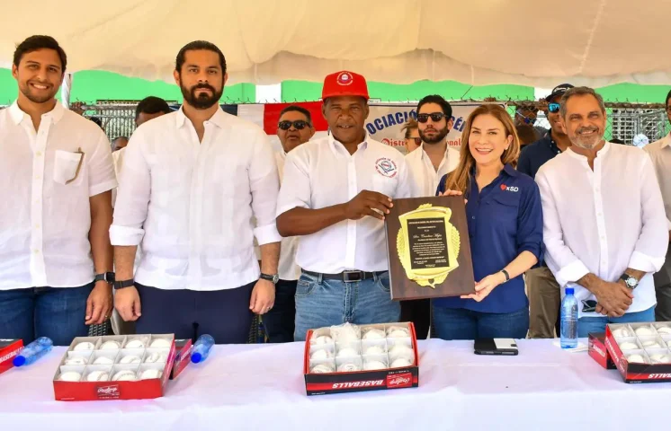 Carolina Mejía y Junior Noboa lideran la apertura de la edición 59 del béisbol AA