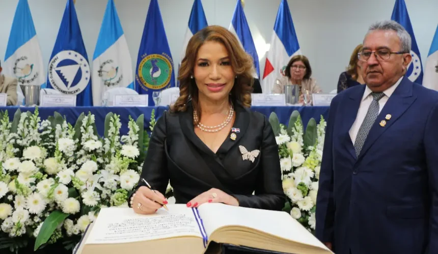 Parlacen aprueba iniciativa sobre cocaína rosa de diputada dominicana