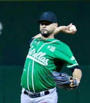 Las Estrellas Orientales firman al lanzador Esmil Rogers