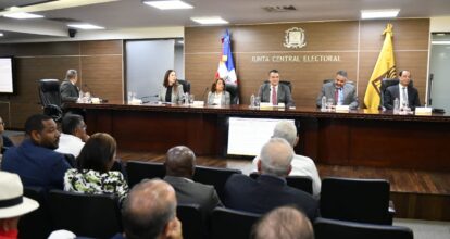 JCE avanza en presentación del proyecto de nueva Cédula a partidos políticos