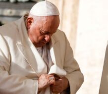 Papa Francisco no ha sufrido más crisis respiratorias; tuvo una noche tranquila