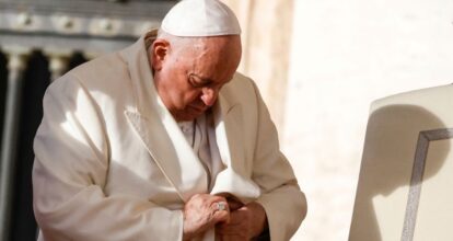 Papa Francisco no ha sufrido más crisis respiratorias; tuvo una noche tranquila