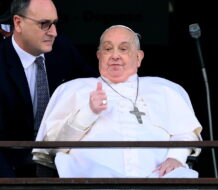Papa Francisco reaparece este domingo tras 38 días ingresado