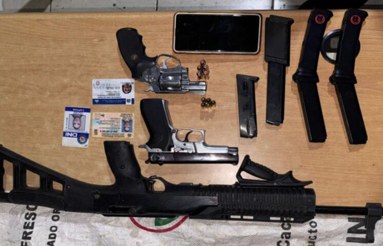 PN y MP apresan hombre al que ocupan varias armas de fuego sin documentos en SFM