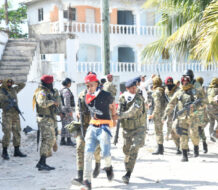 Enfrentamientos violentos marcan manifestación en El Hoyo de Friusa entre manifestantes y autoridades