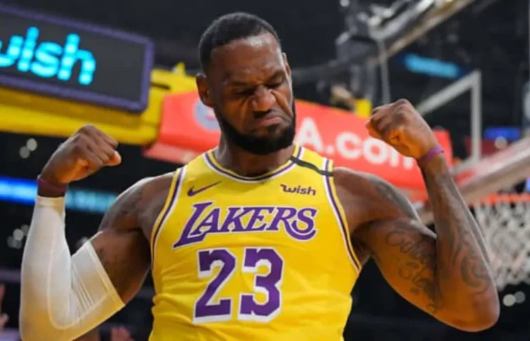LeBron James se sitúa como el tercer jugador con más victorias en temporada regular