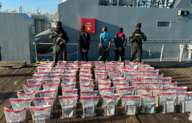 Incautan 463 paquetes de presumible cocaína en Peravia; hay tres dominicanos son detenidos
