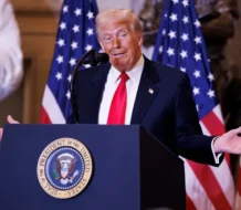 El Partido Demócrata acusa a Trump de «traicionar» a los estadounidenses