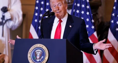 El Partido Demócrata acusa a Trump de «traicionar» a los estadounidenses