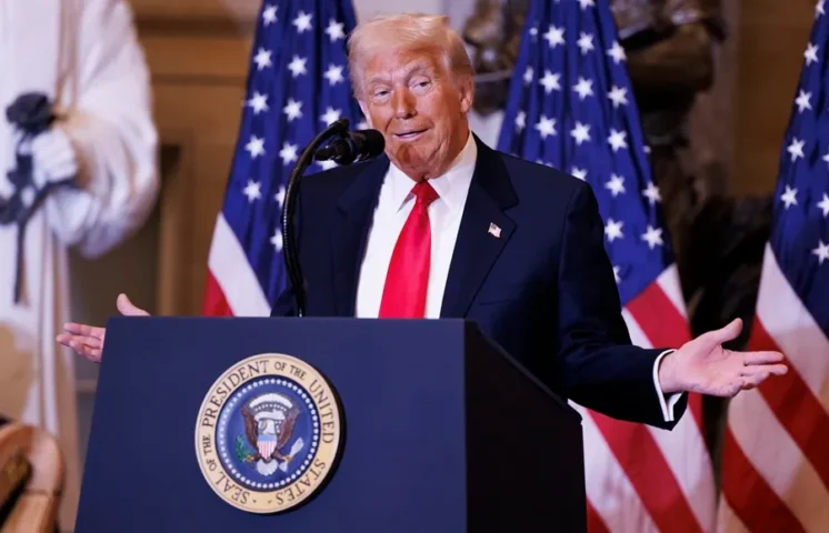 El Partido Demócrata acusa a Trump de «traicionar» a los estadounidenses